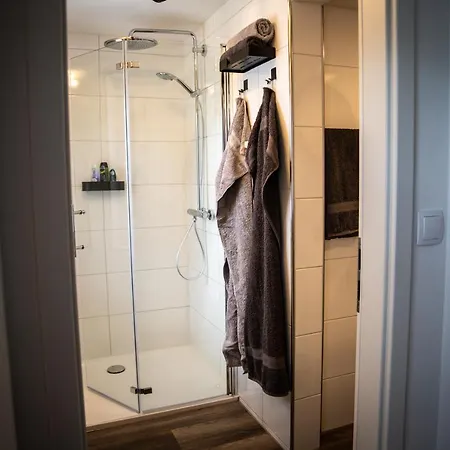Apartment Unterschlupf Mit Garten & Whirlpool