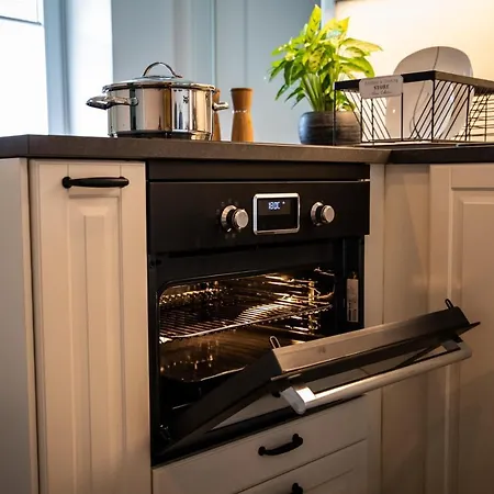 Unterschlupf Mit Garten & Whirlpool *