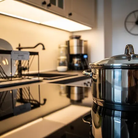 Unterschlupf Mit Garten & Whirlpool *