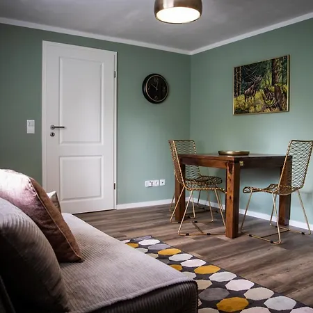 Unterschlupf Mit Garten & Whirlpool Radeberg