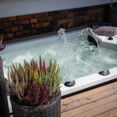 Unterschlupf Mit Garten & Whirlpool