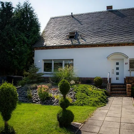 Unterschlupf Mit Garten & Whirlpool Radeberg